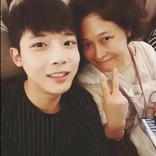 奚融天曼
