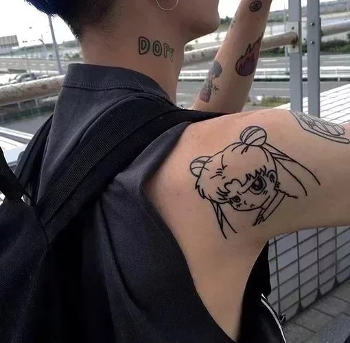 董蝶红子